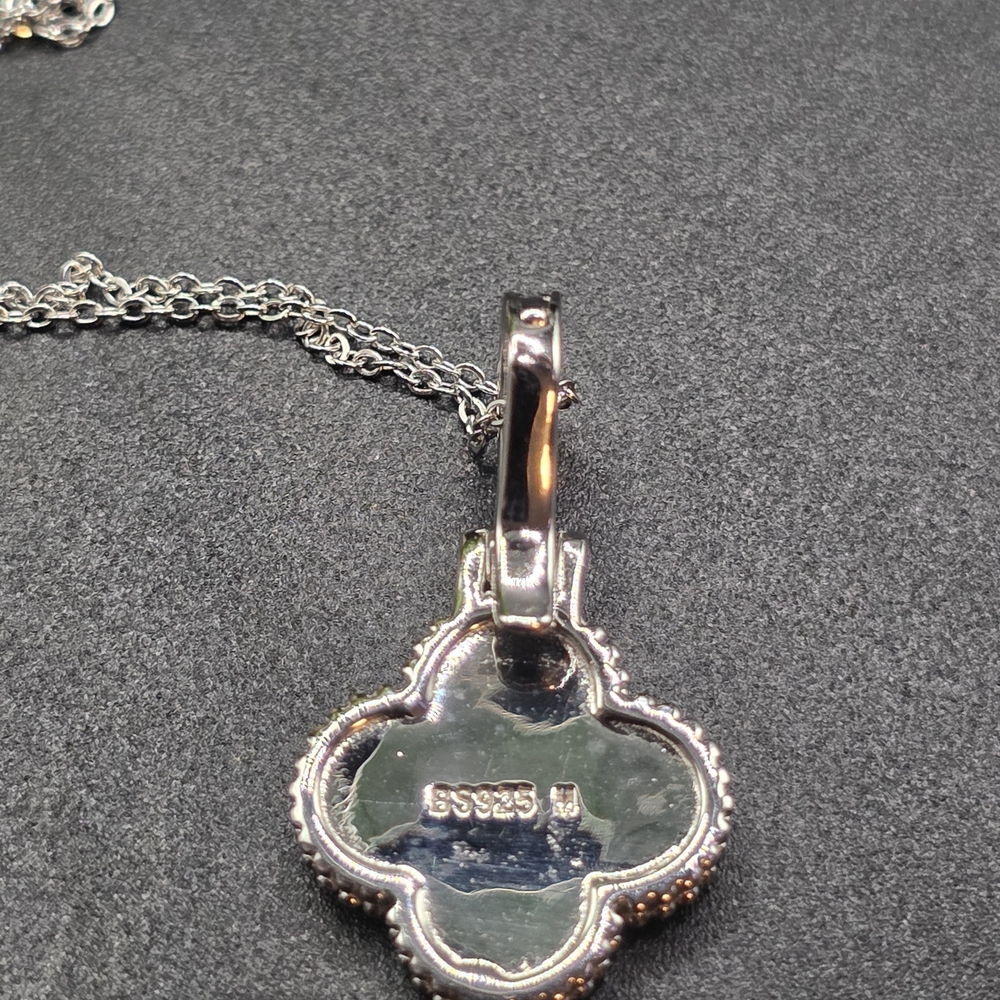 ✨ Mother of Pearl Clover Pendant Necklace – Sterling Silver & Moissanite ✨ - Picture 2 of 4